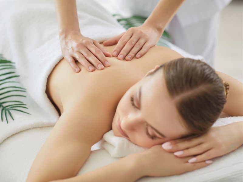 Executar massagem clássica corporal