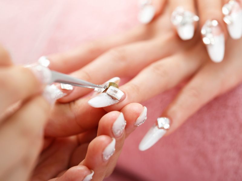 Executar técnicas de decoração das unhas