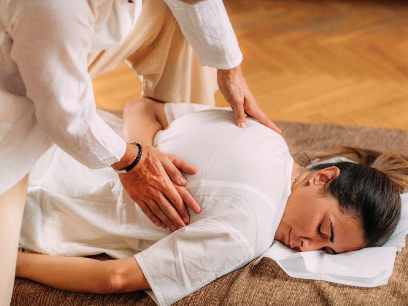 Executar massagem Shiatsu